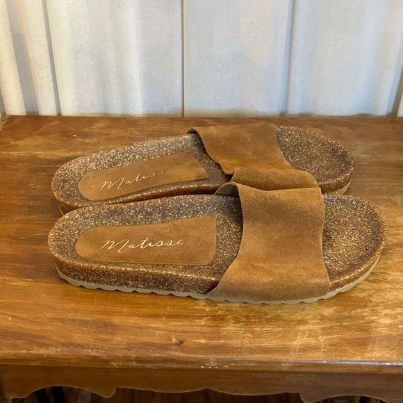 Matisse Brown Sandals with Suede Strap and Textured Footbed - Picture 4 of 6